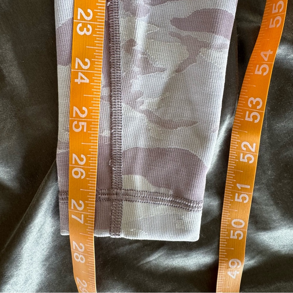 Lululemon wunder under purple camo leggings size 2 28” tights - Picture 11 of 11